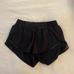 Lululemon Hotty Hot Shorts - Low Rise - 2.5” inseam - size 4 - Black